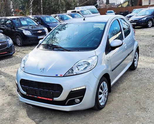 peugeot Peugeot 107 cena 18950 przebieg: 167000, rok produkcji 2014 z Trzebiatów